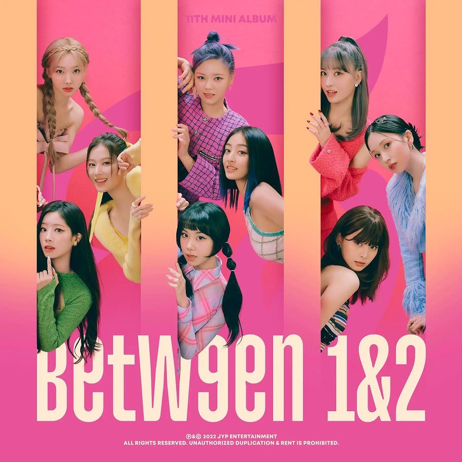 TWICEのアルバム『BETWEEN1＆2』のジャケット写真画像