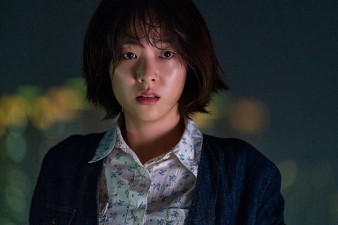 韓国ドラマ『グリッチ 青い閃光の記憶』の主人公・ジヒョの画像