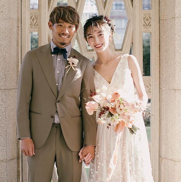 守田英正と藤阪れいなの結婚式の写真画像