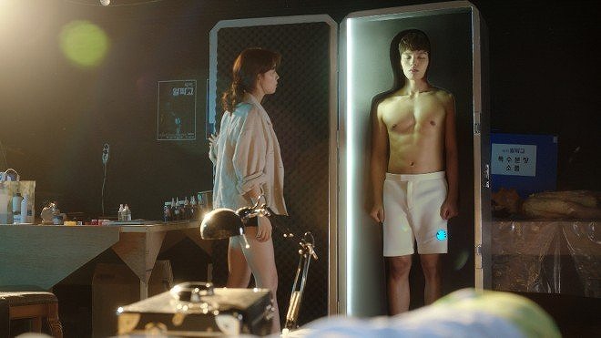 韓国ドラマ『絶対彼氏。』でダダとゼロナインが出会う場面画像