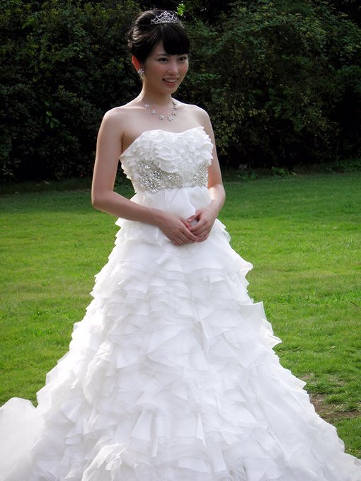 ウェディングドレスを着た志田未来の写真画像