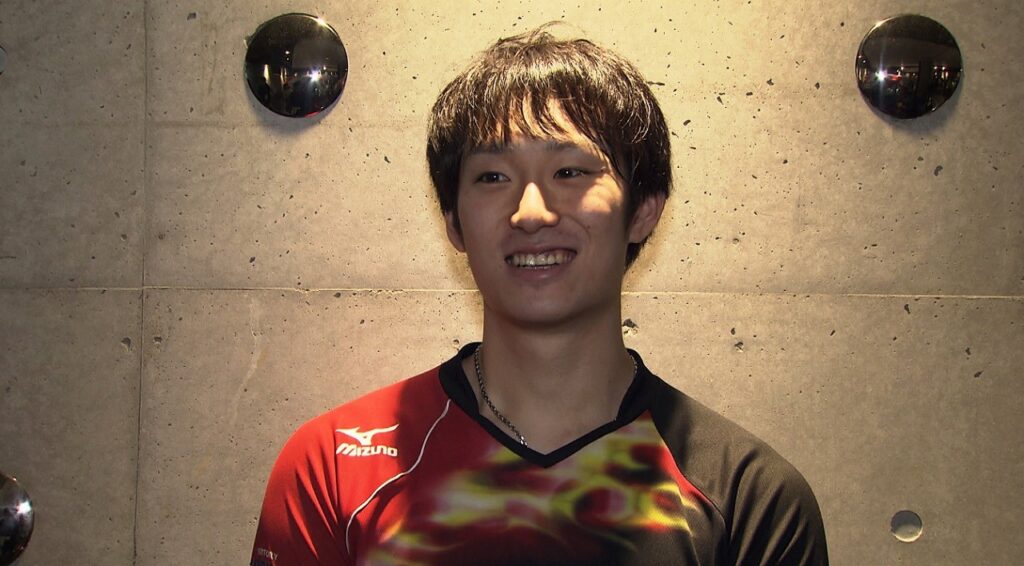 インタビューに答える柳田将洋選手の写真画像