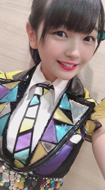 AKB48の衣装を着ている福留光帆の写真画像
